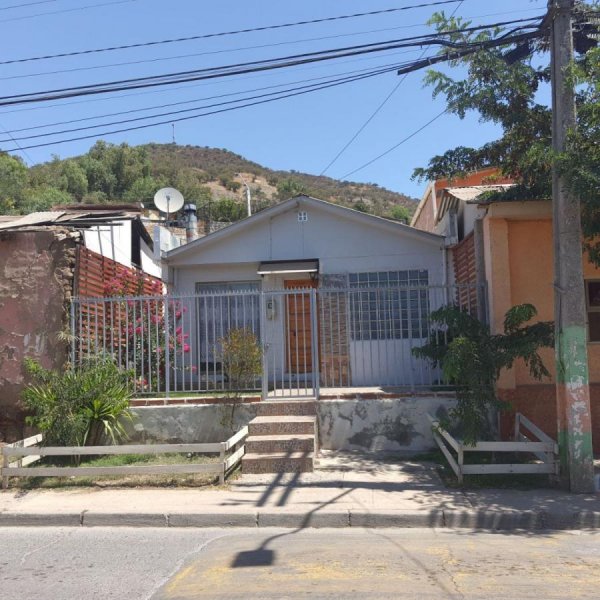  Encantadora Casa En Venta En El Sector El Melón, Comuna De Nogales: Amplios Espacios