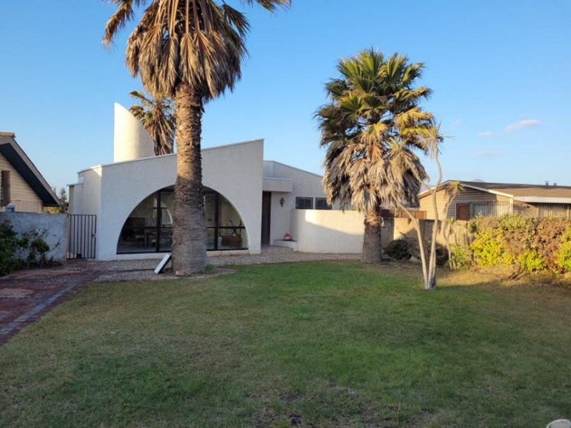 CASA EN PICHIDANGUI AMOBLADA HERMOSA 