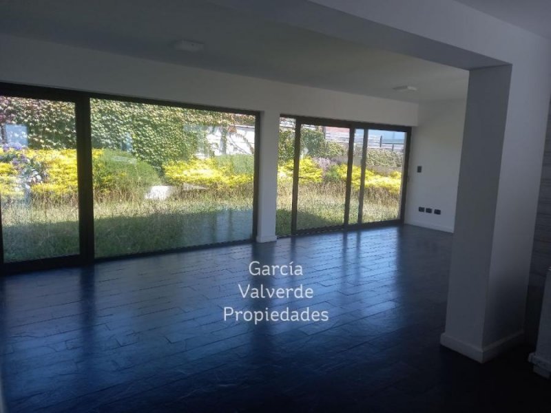 Concon Vende o Arrienda Casa Mediterranea 4 dorm. 3 niveles, 3 baños