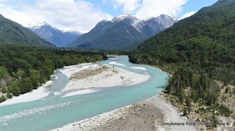 En venta 100 hectareas a orillas del Rio Ventisqueros Cochamo en el sur de Chile