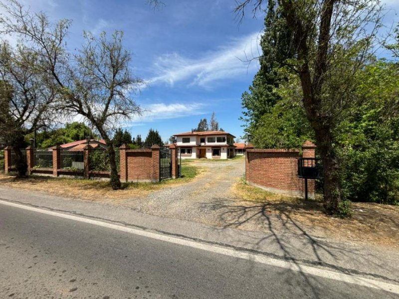 Hermosa propiedad con 3 casas en Villa Alegre