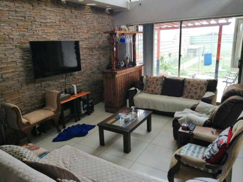 Quilpué Vende Hermosa Casa 4-5 dorm.